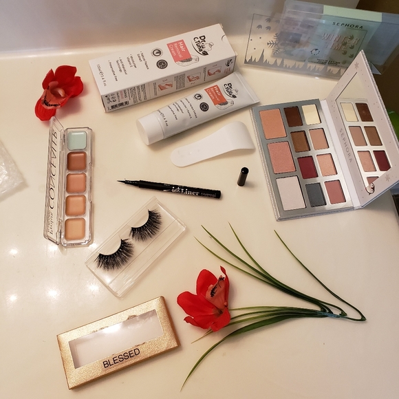 Makeup bundle - Picture 2 of 3